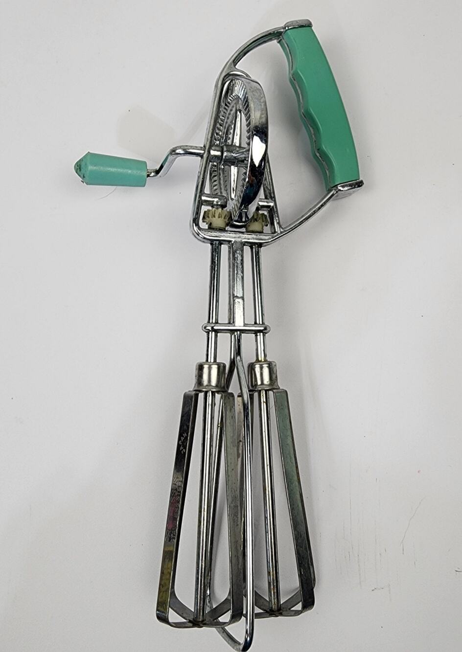 Progressus Turqouise Handled 1950's Manual Hand Egg Beater Whisk